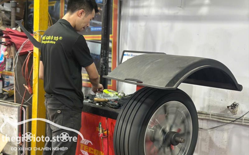 Cân bằng động khi thay lốp ô tô