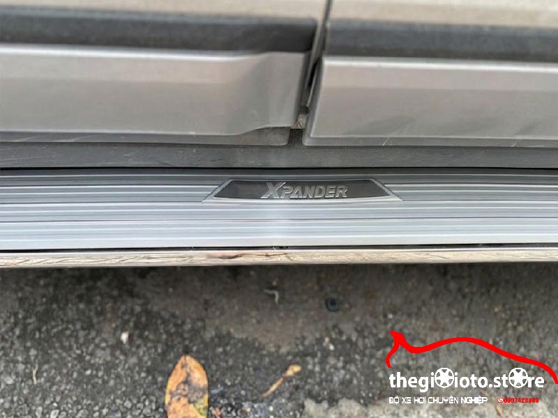 bac-buoc-chan-mitsubishi-xpander
