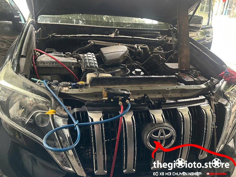 kiem-tra-gas-dieu-hoa-cho-xe-land-cruiser