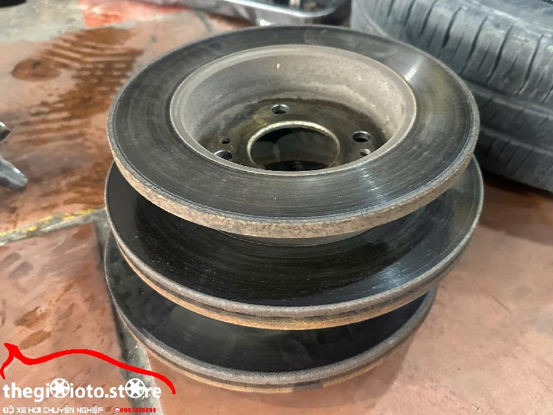 lang-dia-phanh-o-to-i10