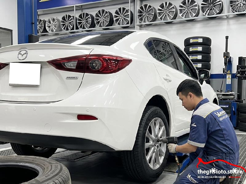 quy-trinh-thay-lop-michelin-mazda3