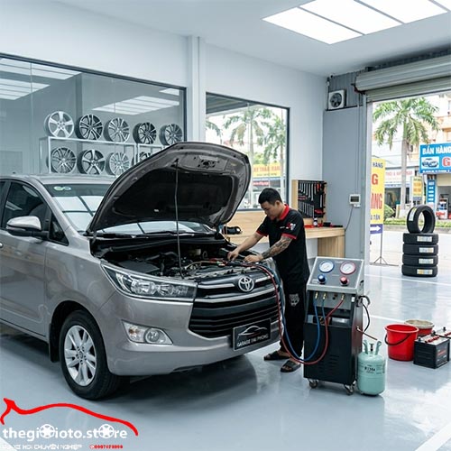 thay-dau-dong-co-xe-innova-chuyen-nghiep