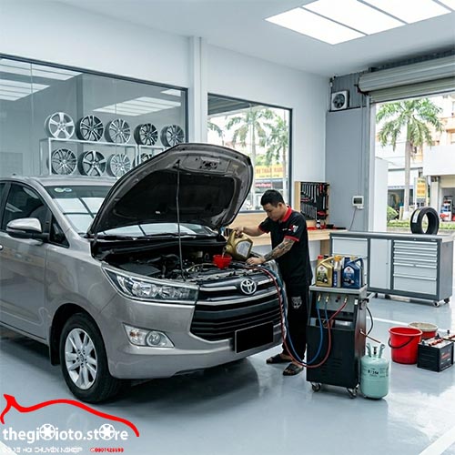 thay-dau-nhot-cho-xe-innova-chinh-hang