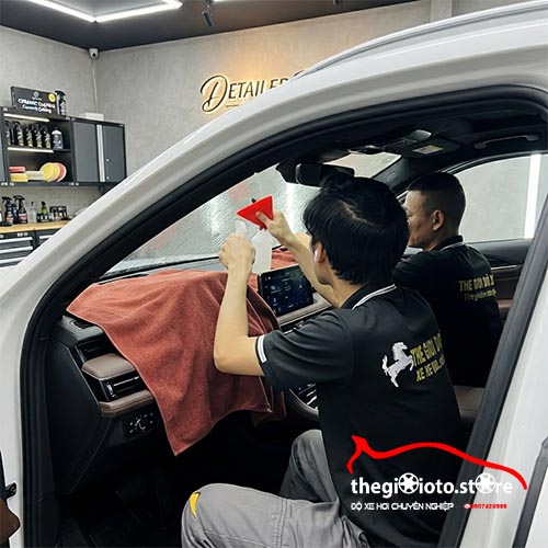 thi-cong-dan-phim-yaris-cross