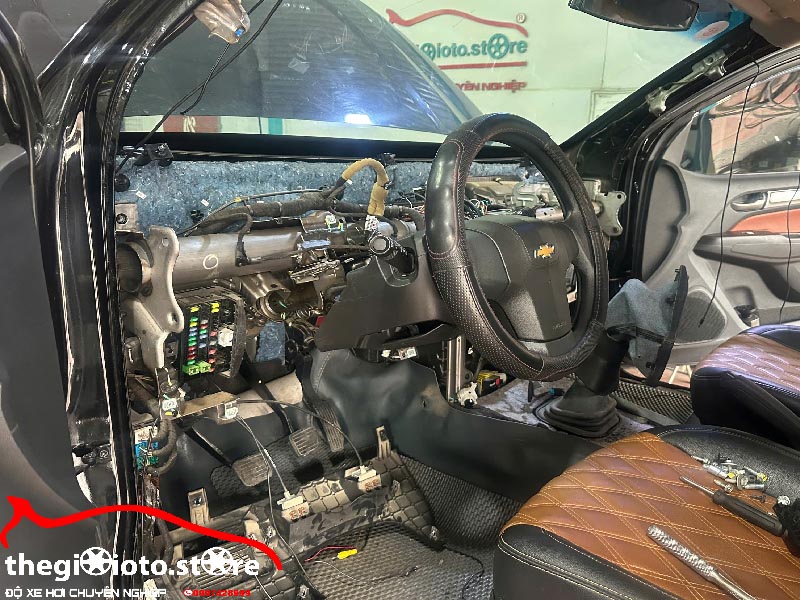 ve-sinh-dan-nong-dieu-hoa-xe-colorado