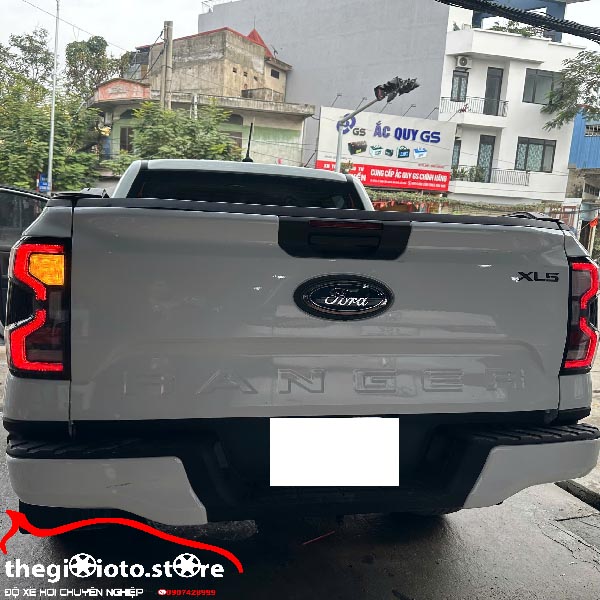 Độ đèn hậu Ranger Wildtrak