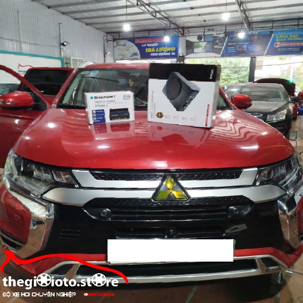 Độ sub gầm Focal và màn hình Android cho Outlander