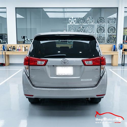 Đổ dầu cho xe Innova