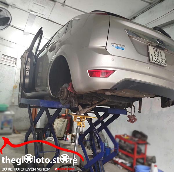 Bảo dưỡng gầm máy Ford Focus sau 18 vạn km