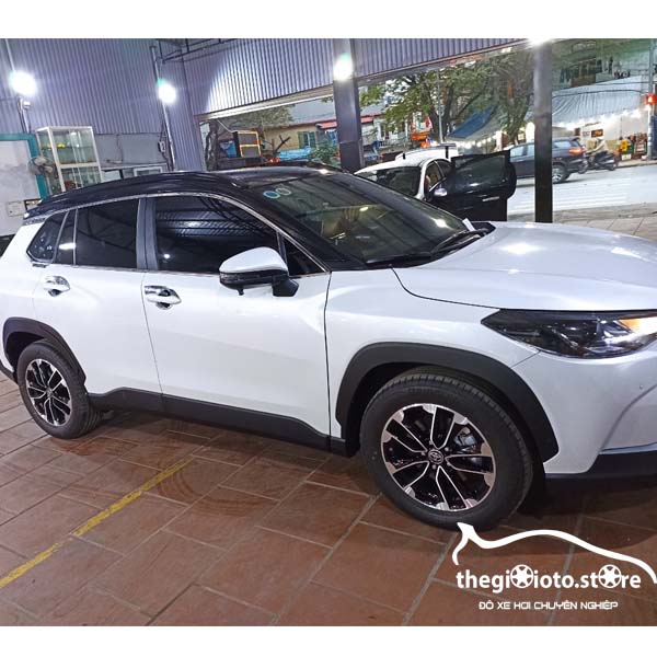 Dán nóc decal 3 lớp cho xe Toyota Cross