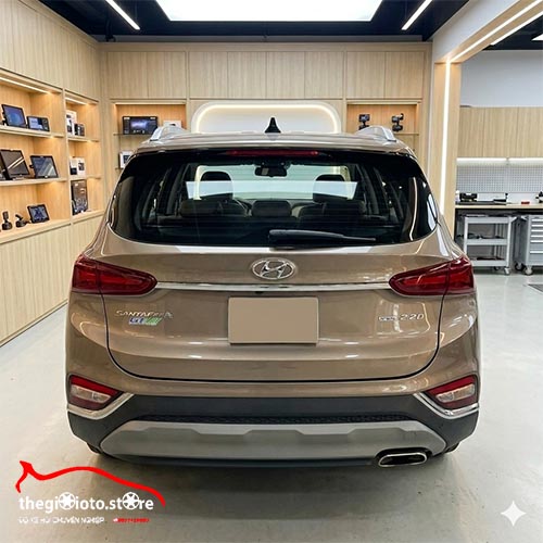 Lắp màn hình liền cam 360 Santafe