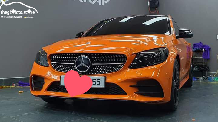Mercedes màu cam nổi bật ở Sài Gòn  Ôtô