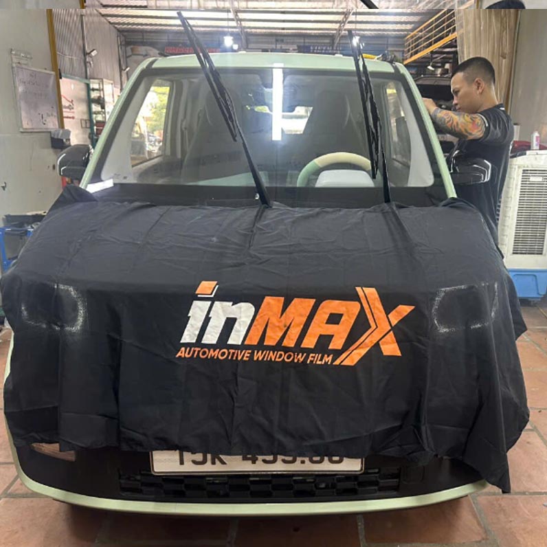 Lắp Đặt Phim Cách Nhiệt Inmax Mỹ Cho Xe Ô Tô Điện